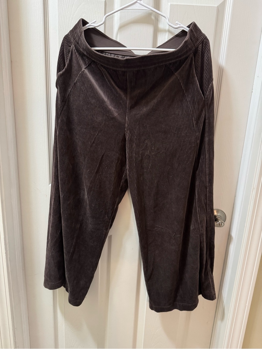 Lululemon Scuba Mid-Rise Wide-Leg Crop Velvet Cord Size 10 - Picture 5 of 13